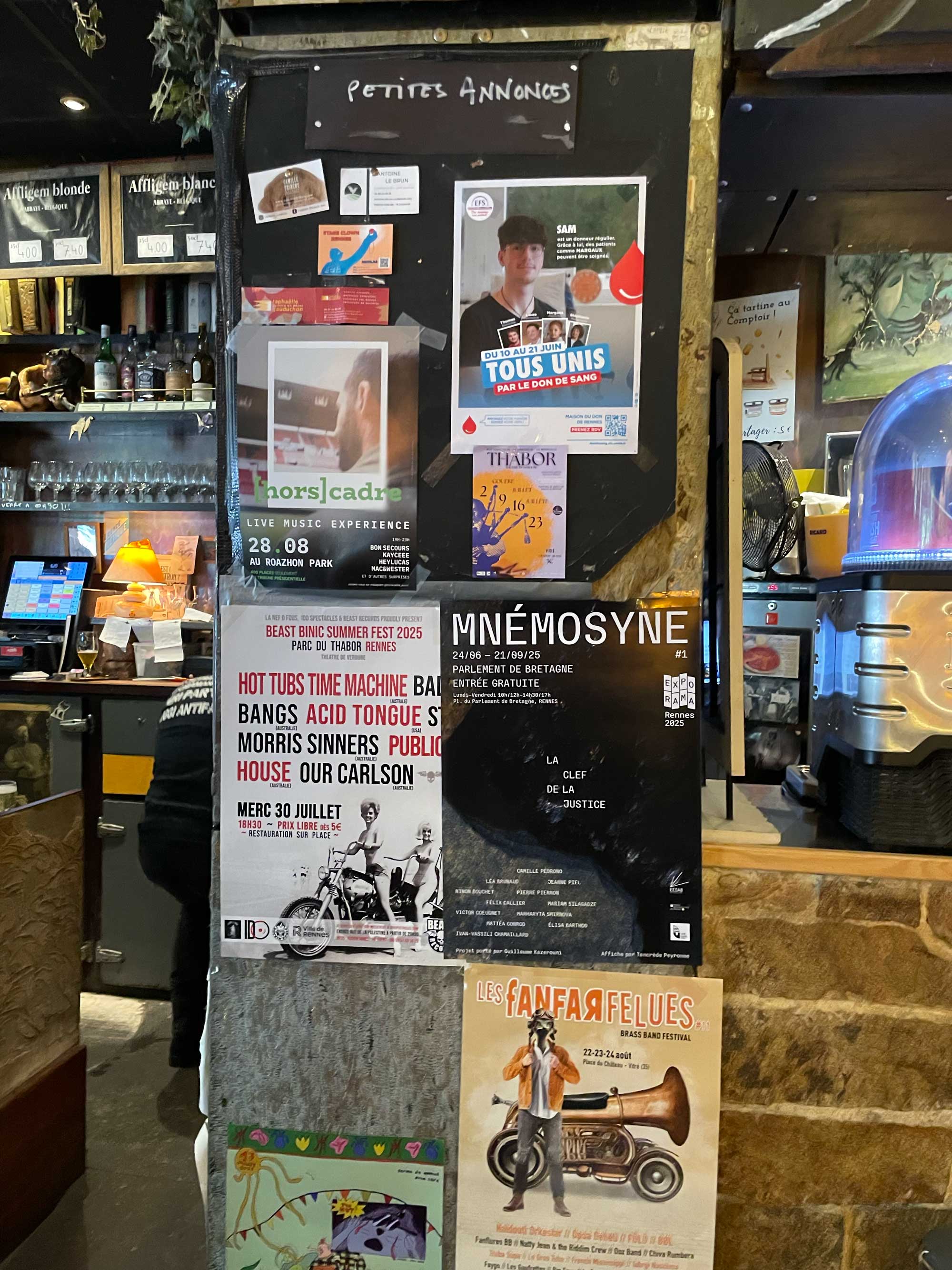 affiche mnémosyne affichée à Rennes